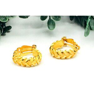 Gold-Tone Chevron Pattern Clip-On Hoop Earrings For Women